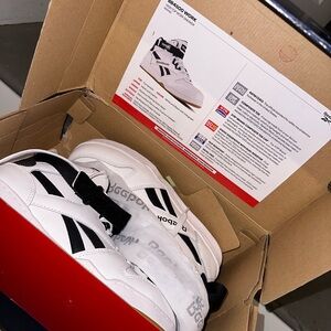 Size7 women’s reebok shoes